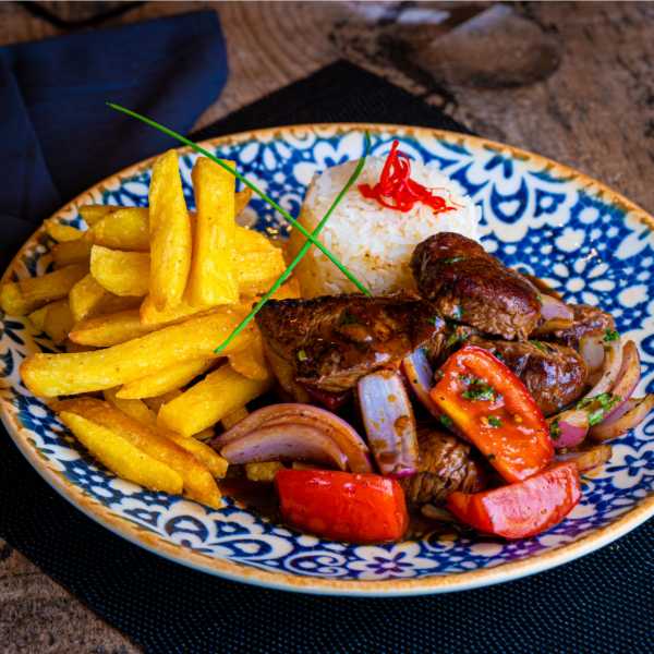 Lomo Saltado Clásico