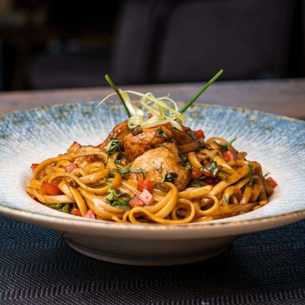 Tallarín Saltado de Pollo